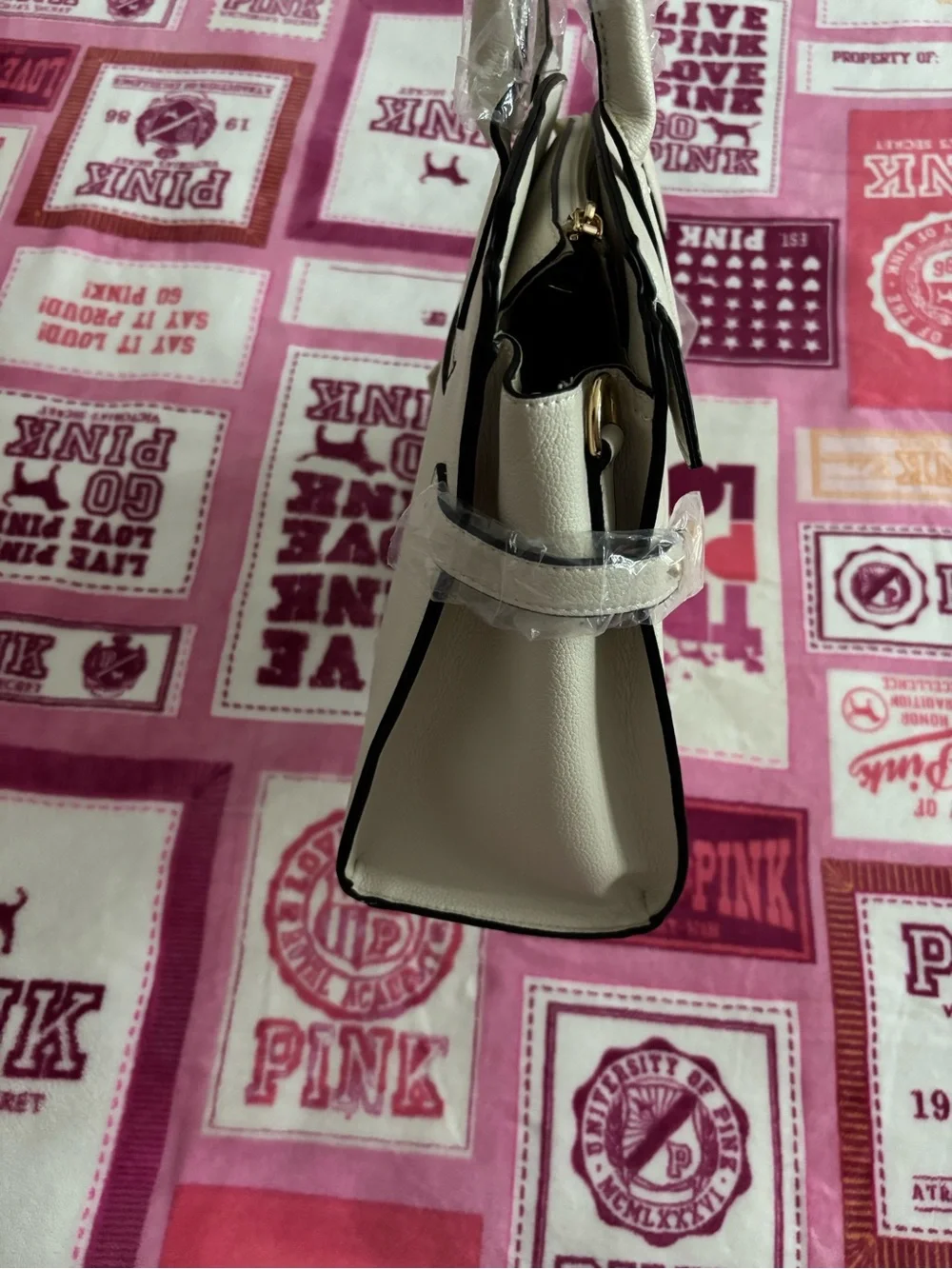N/A elegant cream